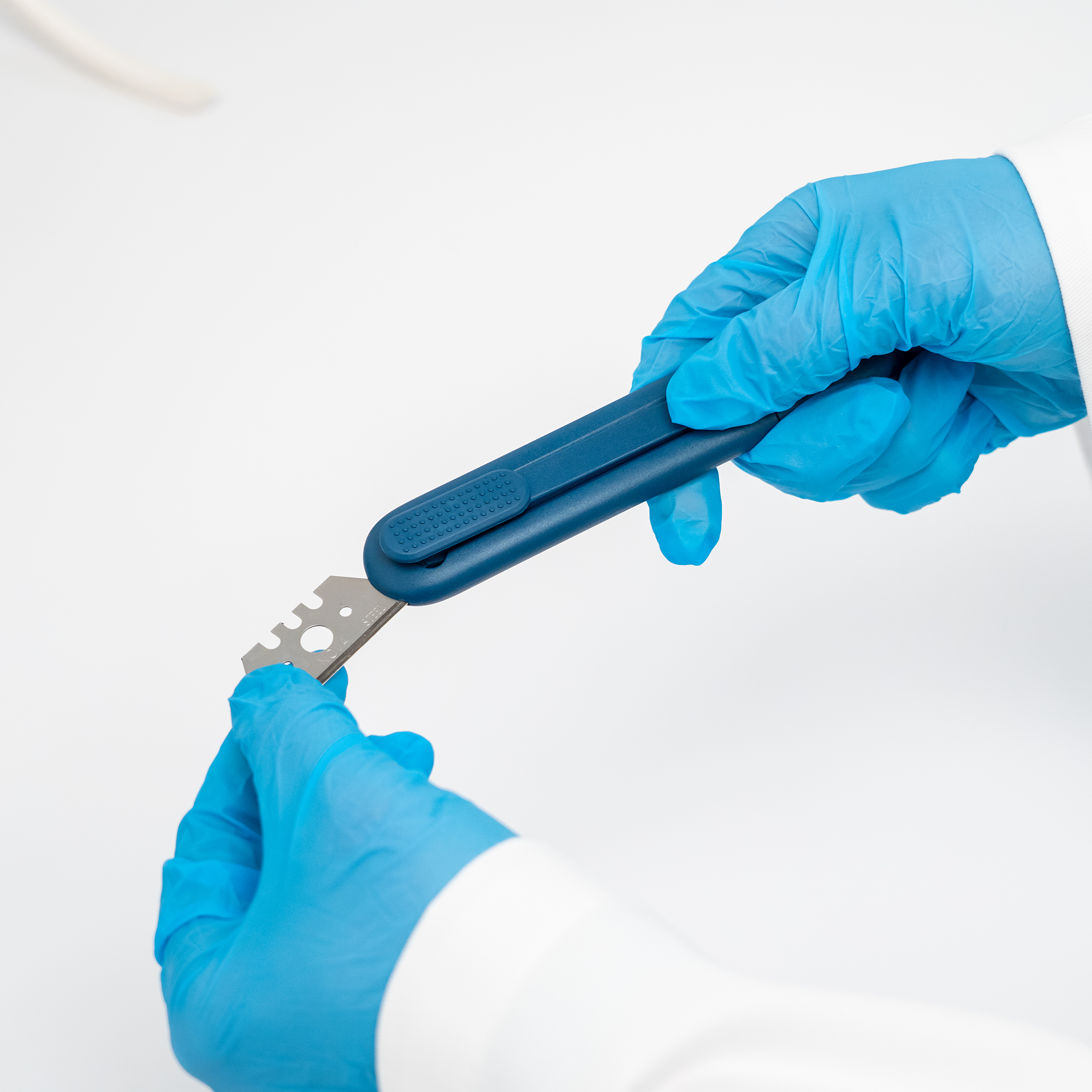 e12205-4-pacific-handy-cutter-auto-retract-volo-metal-detectable-lifestyle-blade-change