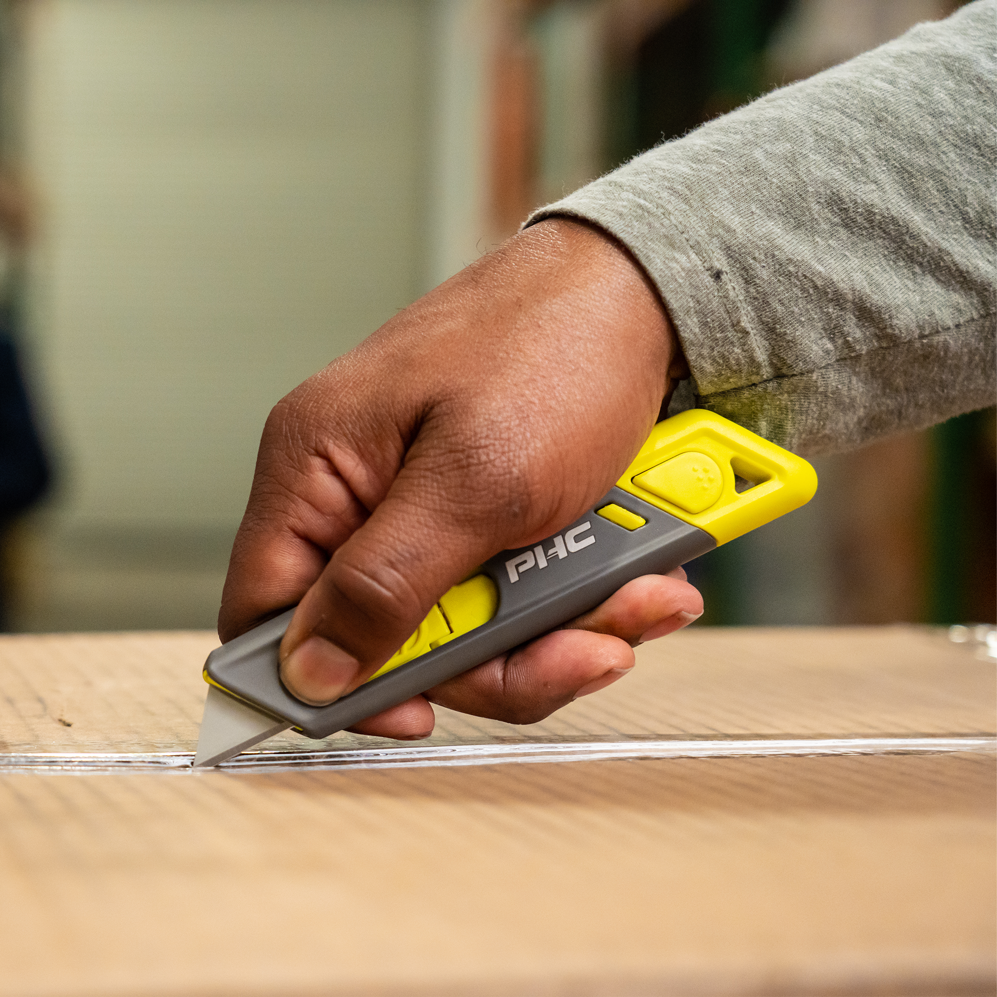 e13205-9-pacific-handy-cutter-auto-retract-metti-lifestyle-tape-cut