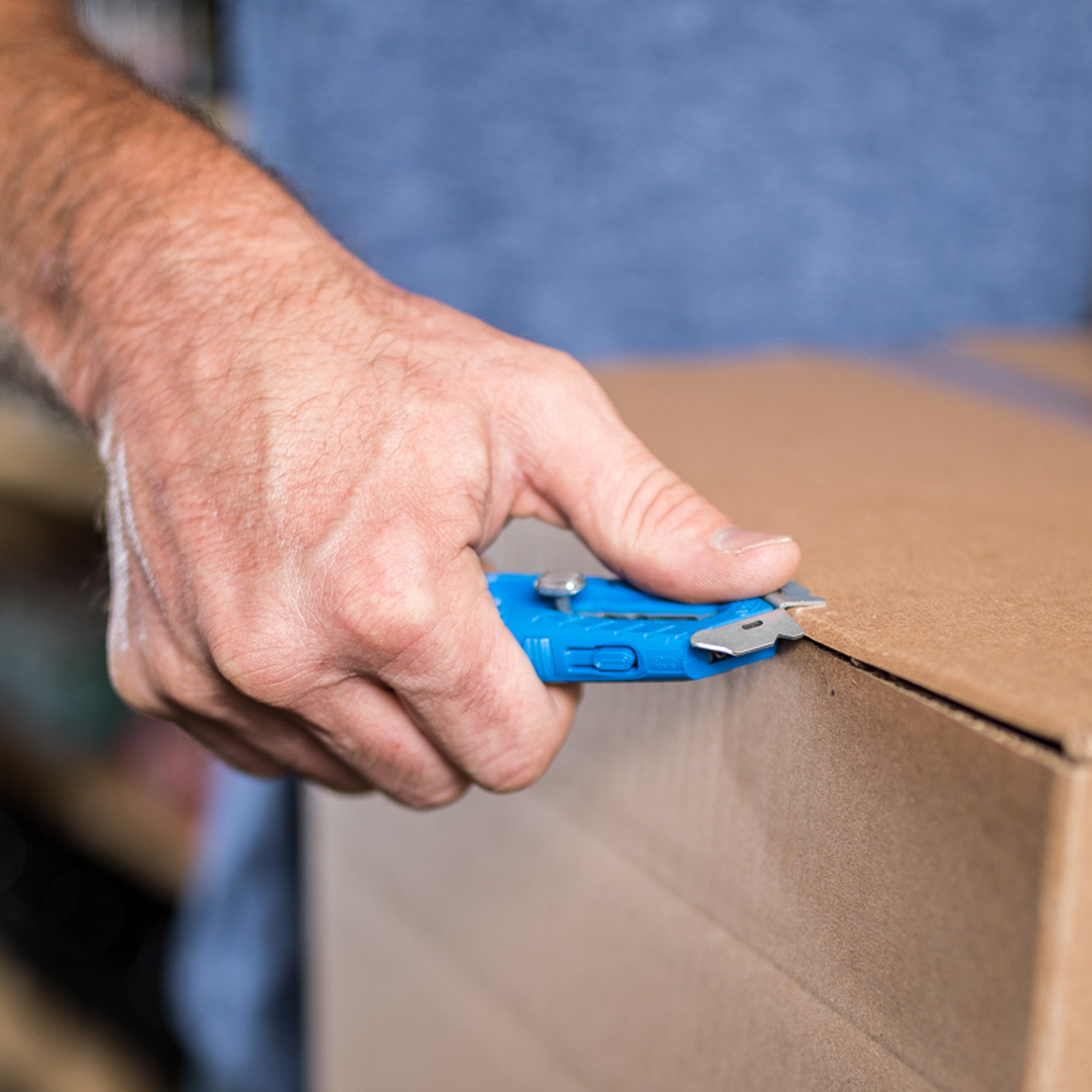 s8-pacific-handy-cutter-lifestyle-top-cut-with-man