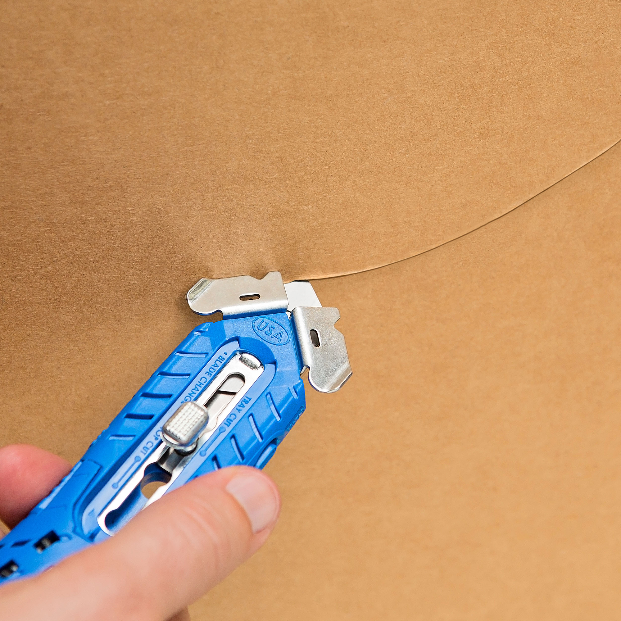 s8-pacific-handy-cutter-lifestyle-tray-cut